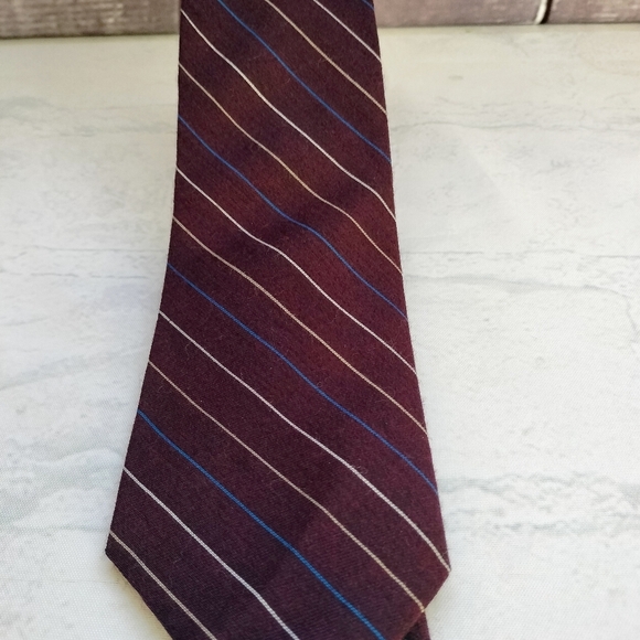 Geoffrey Beene Men's Wool Silk Necktie Tie Wine Diagonal Stripes Preppy - Picture 3 of 10
